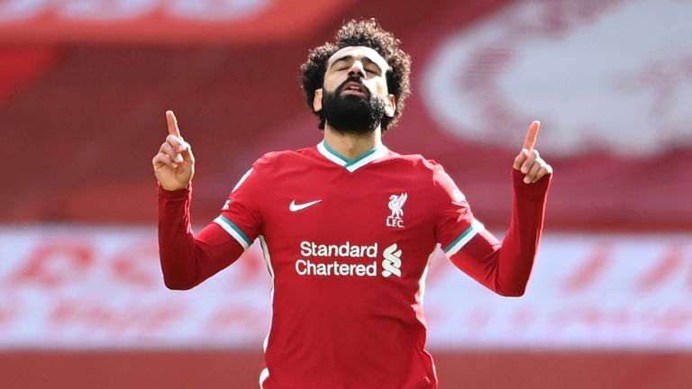 Mohamed Salah de Liverpool célèbre après avoir égalisé contre Aston Villa