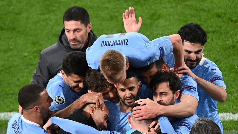 ا ف ب - احتفل مانشستر سيتي بالتأهل لنصف نهائي دوري أبطال أوروبا