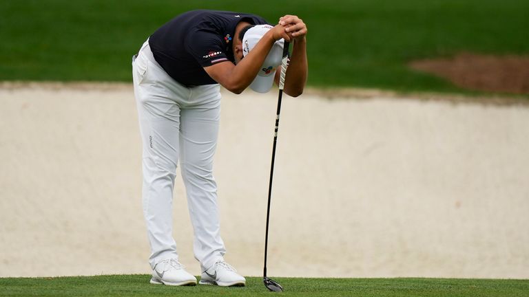Si Woo Kim frustrated on day two of The Masters. Breaks putter and uses 3-wood.