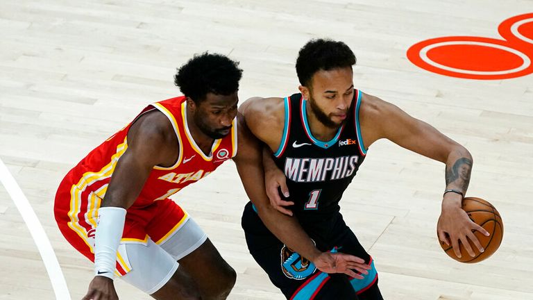 AP - Memphis Grizzlies forward Kyle Anderson (1) works against Atlanta Hawks forward Solomon Hill (18)