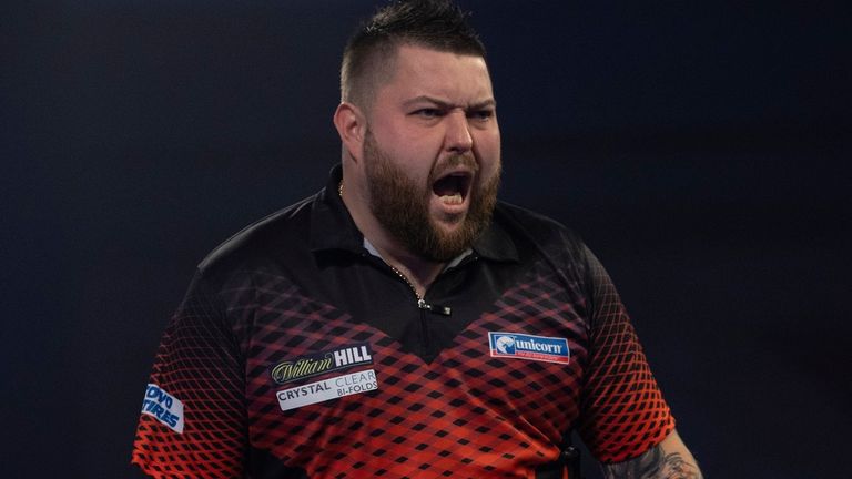 WILLIAM HILL WORLD DARTS CHAMPIONSHIP 2021,.ALAXANDRA PALACE,.LONDON.PIC;LAWRENCE LUSTIG.ROUND 2.MICHAEL SMITH V JASON LOWE.MICHAEL SMITH  IN ACTION