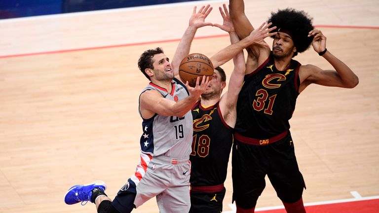 Washington Wizards guard Raul Neto (19) goes to the basket against Cleveland Cavaliers center Jarrett Allen (31) and guard Matthew Dellavedova (18) during the first half of an NBA basketball game, Sunday, April 25, 2021, in Washington. (AP Photo/Nick Wass)


