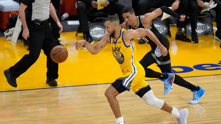 Golden State Warriors guard Stephen Curry (30) steals the ball from Sacramento Kings guard Tyrese Haliburton (0) during the first half of an NBA basketball game on Sunday, April 25, 2021, in San Francisco. (AP Photo/Tony Avelar)


