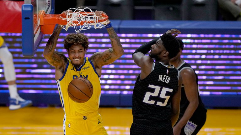 Golden State Warriors guard Kelly Oubre Jr. (12) dunks against Sacramento Kings forward Chimezie Metu (25) during the first half of an NBA basketball game on Sunday, April 25, 2021, in San Francisco. (AP Photo/Tony Avelar)


