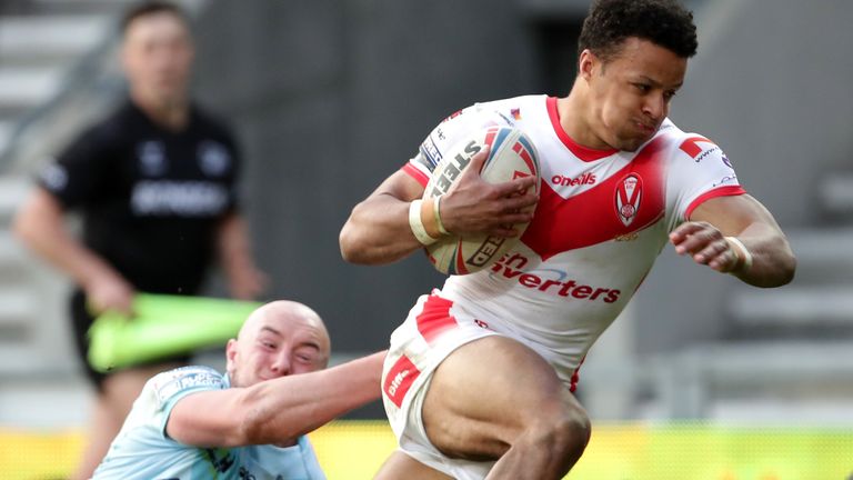 Regan Grace scores a try against Wakefield