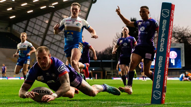Zak Hardaker raced onto his own chip over the top for an excellent solo try