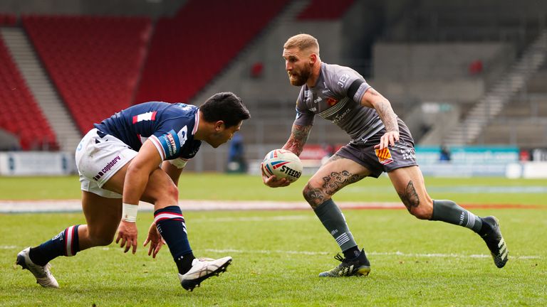 Picture by Alex Whitehead/SWpix.com - 10/04/2021 - Rugby League - Betfred Challenge Cup - Catalans Dragons v Wakefield Trinity - Totally Wicked Stadium, St Helens, England - Catalans' Sam Tomkins in action.