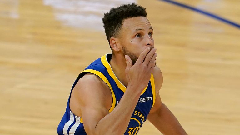 Warriors guard Stephen Curry gestures after scoring against the Nuggets to pass Wilt Chamberlain in become the franchise&#39;s all-time leading scorer. (AP Photo/Jeff Chiu)
