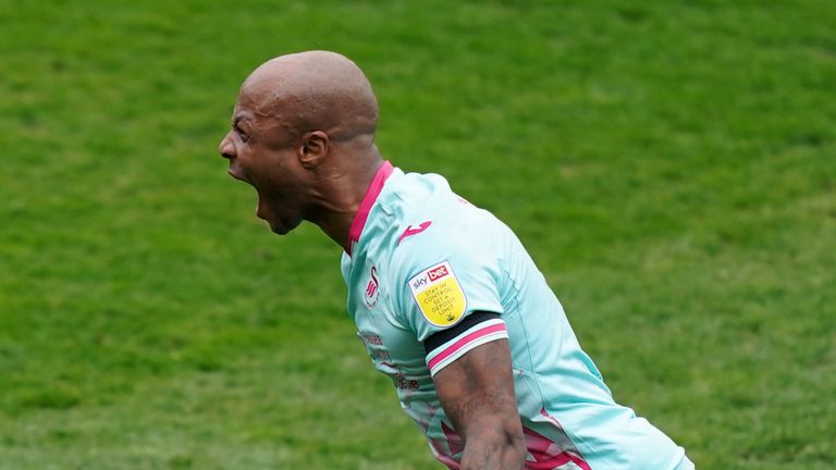 Andre Ayew terminó en la primera mitad una serie de cuatro partidos sin que Swansea anotara