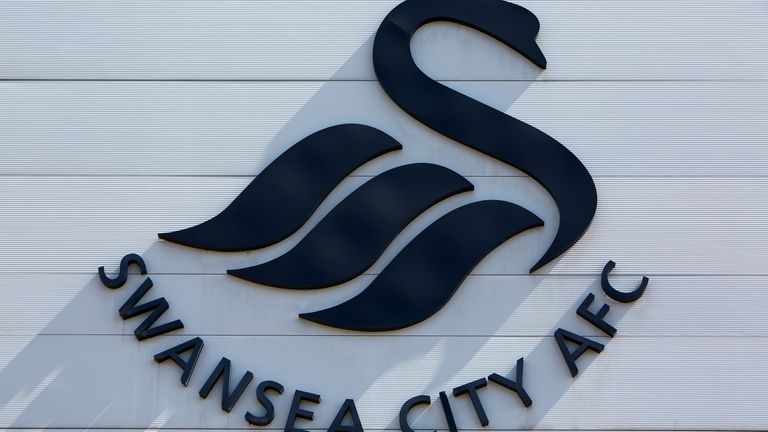 Swansea City's players and staff will not use social media for a week to highlight racial abuse in online platforms.