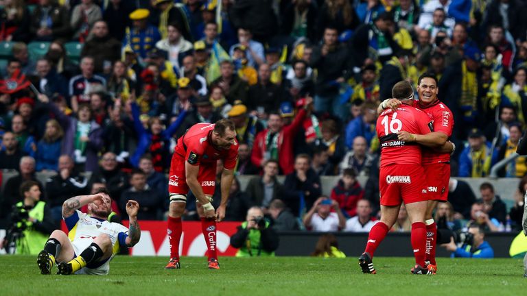 May 2, 2015 - London, United Kingdom - RC Toulon's Chris Masoe and RC Toulon's Jean-Charles Orioli hug as the final whistle goes - 2015 European Rugby Champions Cup final - ASM Clermont Auvergne v RC Toulon - Twickenham Stadium - London - 02/05/2015 - Pic Charlie Forgham-Bailey/Sportimage. (Cal Sport Media via AP Images)
