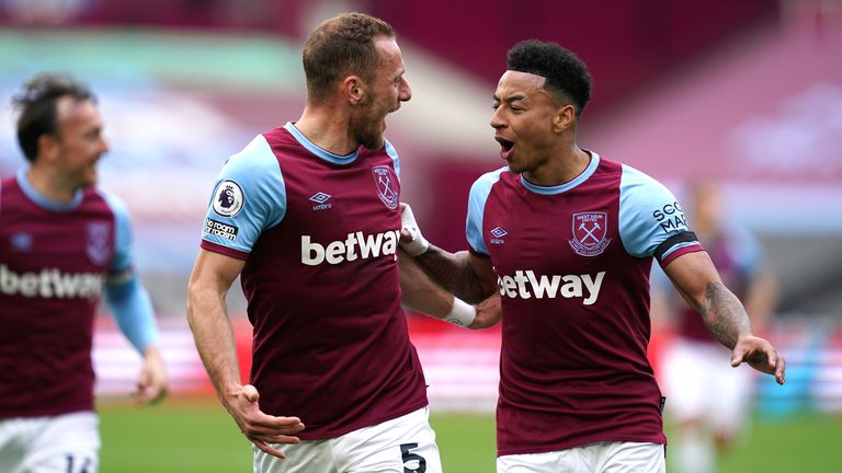 Vladimir Coufal et Jesse Lingard