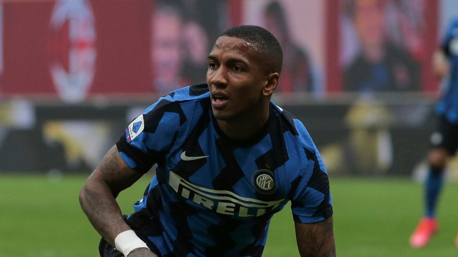 Ashley Young finalising move to Aston Villa from Inter Milan on free transfer