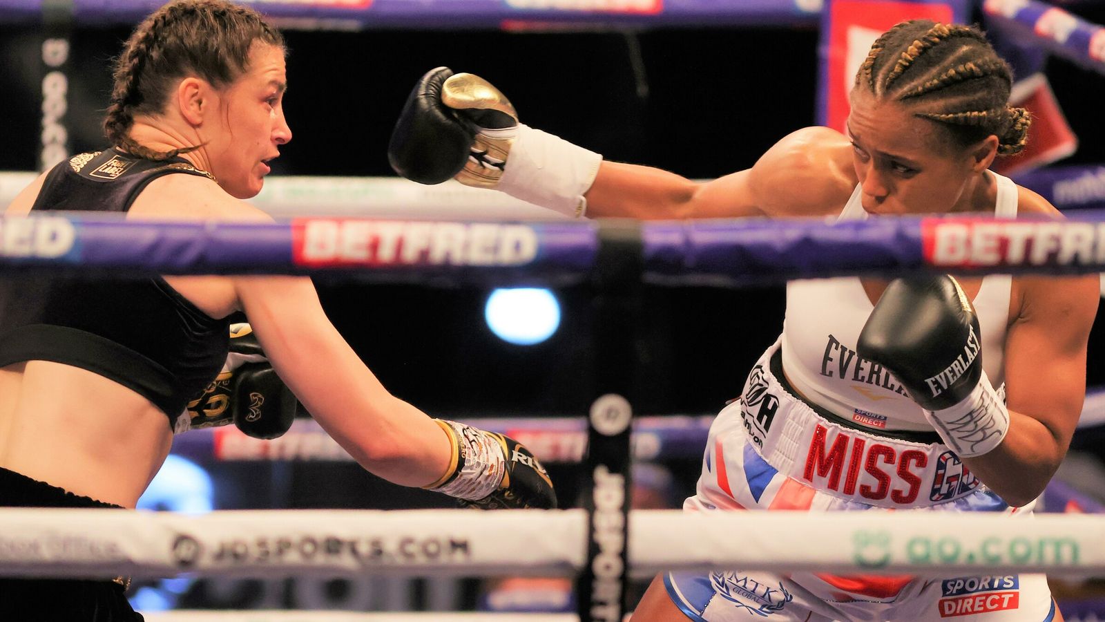 Katie Taylor Retains World Titles With A Narrow Points Victory Over ...