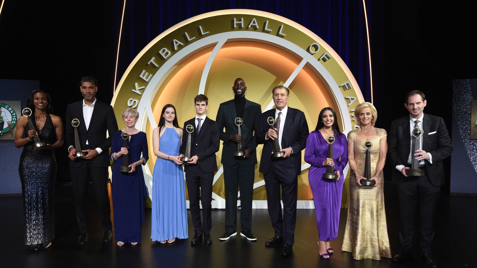Kobe Bryant, Tim Duncan, Kevin among nine enshrined in
