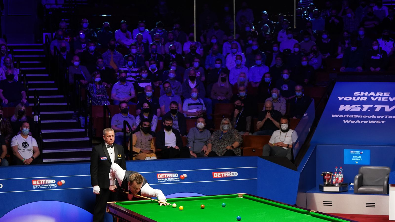 World Snooker Championship Mark Selby leads Shaun Murphy 107 in