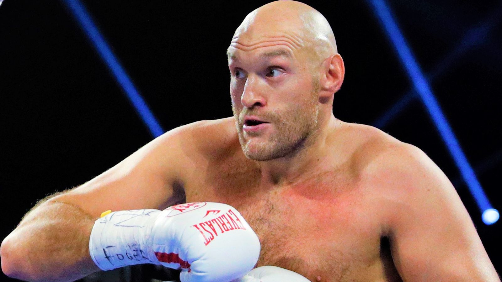 Tyson Fury shared secrets on how to distract an opponent while training alo...