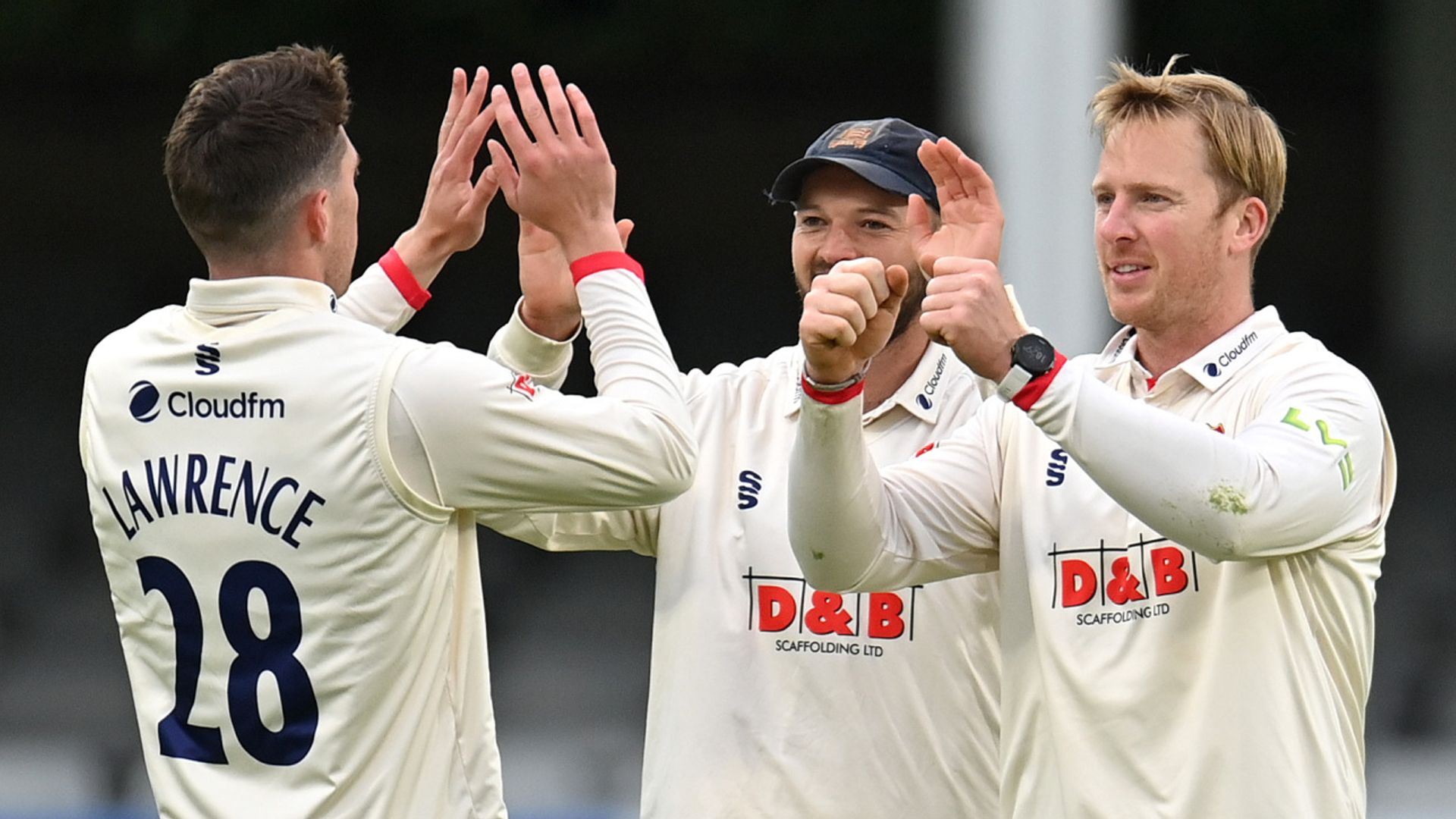 Harmer ends with 12 wickets as Essex thrash Derbyshire