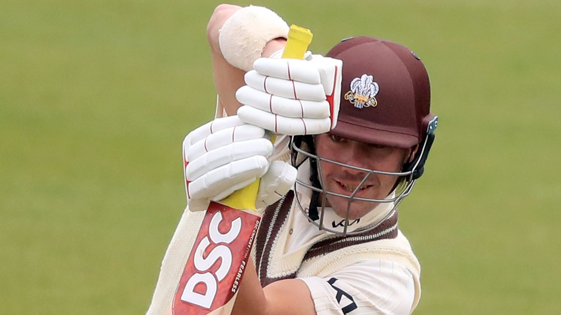 Surrey and Notts targeting wins after dominant days