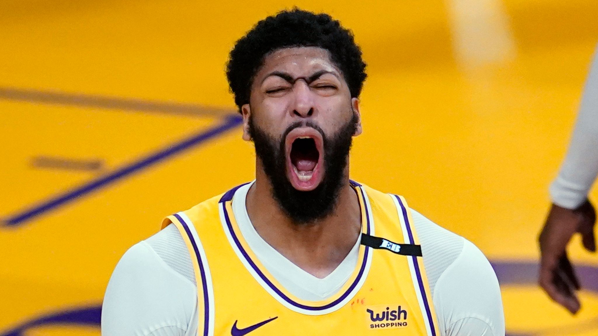 Anthony Davis Stars As Los Angeles Lakers Smother Phoenix Suns To Take Game 3 And Series Lead In Playoff Homecoming Nba News Sky Sports