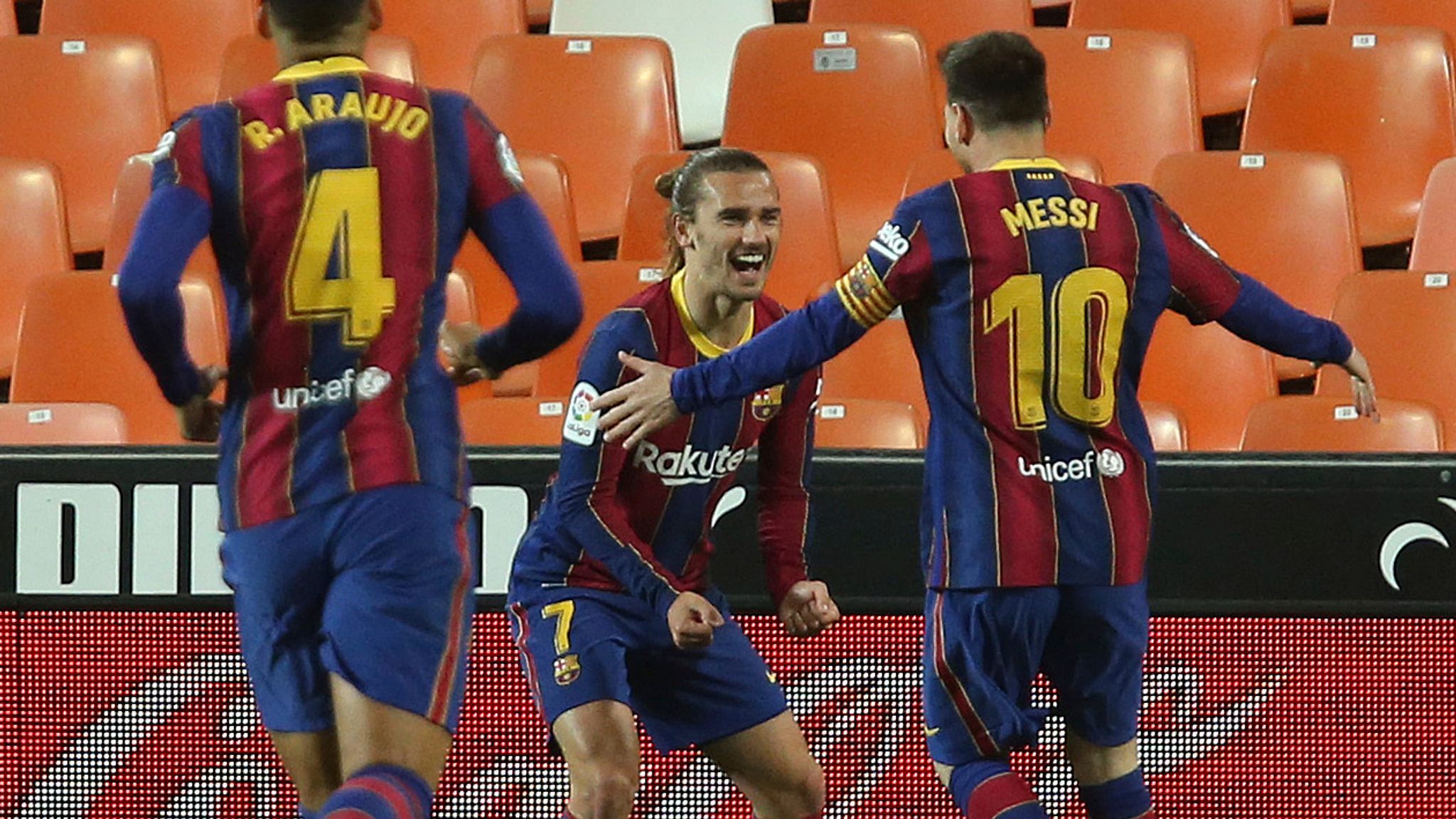 Barcelona vs Atletico Madrid: Thrilling La Liga title race reaches Barcelona vs Atletico Madrid: Thrilling La Liga title race reaches