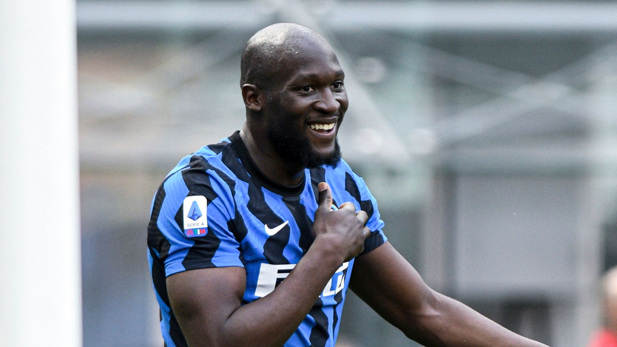 Inter Milan's Romelu Lukaku (centre) heads towards goal but is