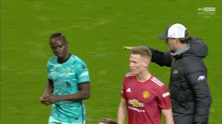 Sadio Mane snubs Jurgen Klopps handshake