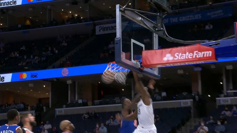 Jaren Jackson Jr&#39;s spectacular slam dunk saw Memphis take the lead against New York in the first quarter.