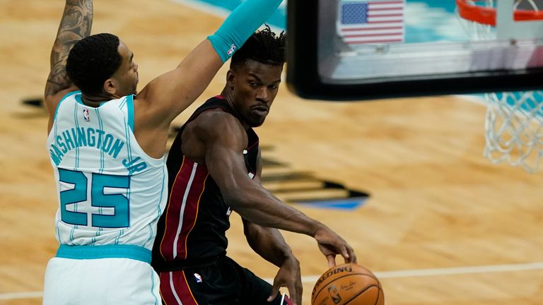Highlights of the Miami Heat against the Charlotte Hornets in Week 19 of the NBA.