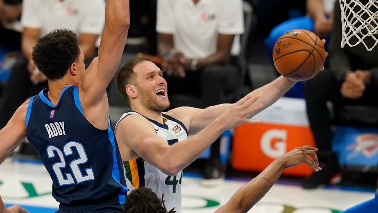 Highlights of the Utah Jazz against the Oklahoma City Thunder in Week 21 of the NBA.