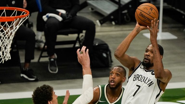 Highlights of the Brooklyn Nets against the Milwaukee Bucks in Week 19 of the NBA.