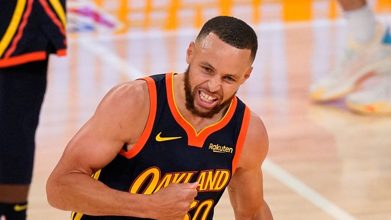 Steph Curry&#39;s incredible three beat the buzzer as Golden State took a 13-point lead into half-time against the Los Angeles Lakers.