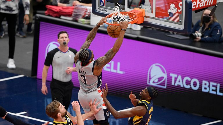 Washington&#39;s Bradley Beal slammed home as the Wizards further extended their lead over the Indiana Pacers in the third quarter.