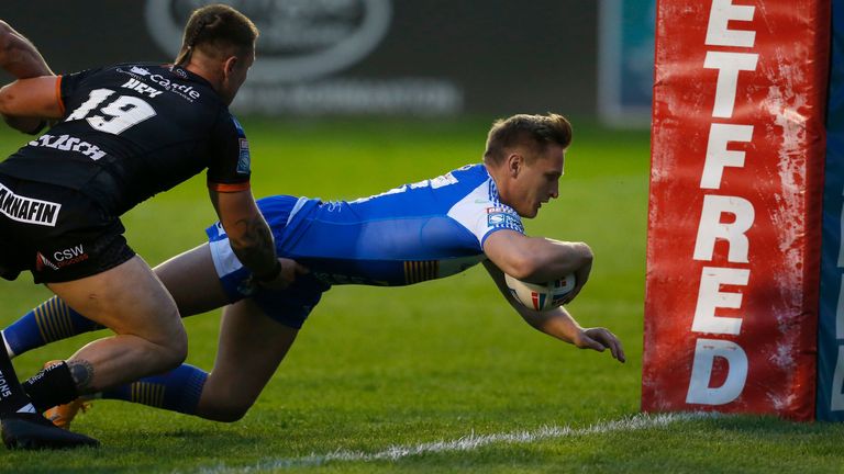 Brad Dwyer scored one of 11 Leeds Rhinos tries in the game 