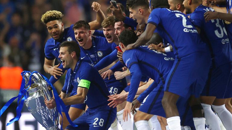 Cesar Azpilicueta lifts the Champions League trophy