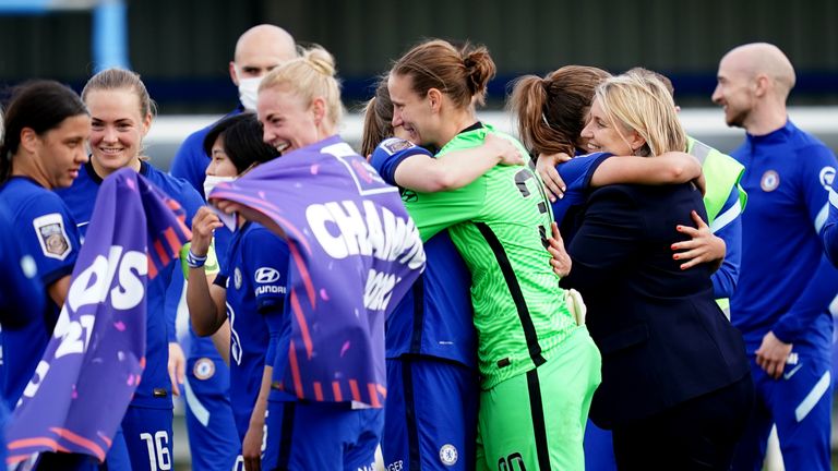 PA - Las mujeres del Chelsea celebran el título de la WSL