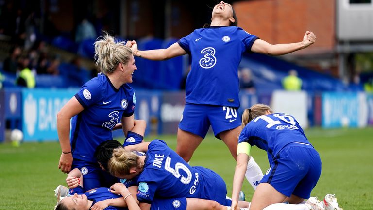 Chelsea&#39;s players celebrate victory over Bayern Munich in the Women&#39;s Champions League semi-finals