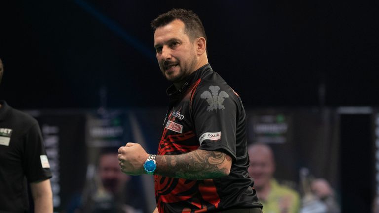 Jonny Clayton on Night 10 of the Premier League against James Wade