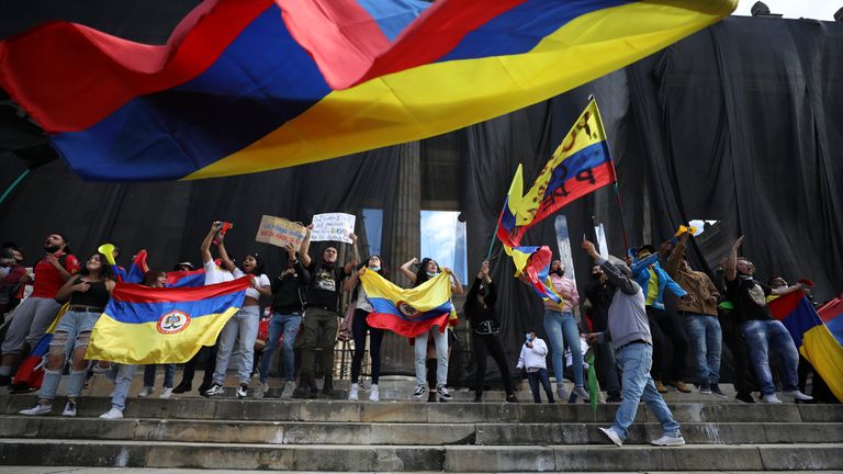 AP - Manifestantes antigubernamentales en Colombia