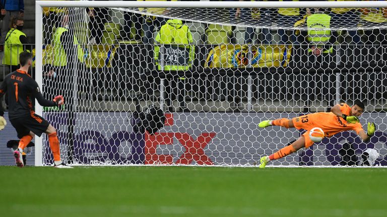 Geronimo Rulli keeps out De Gea's effort to clinch the win