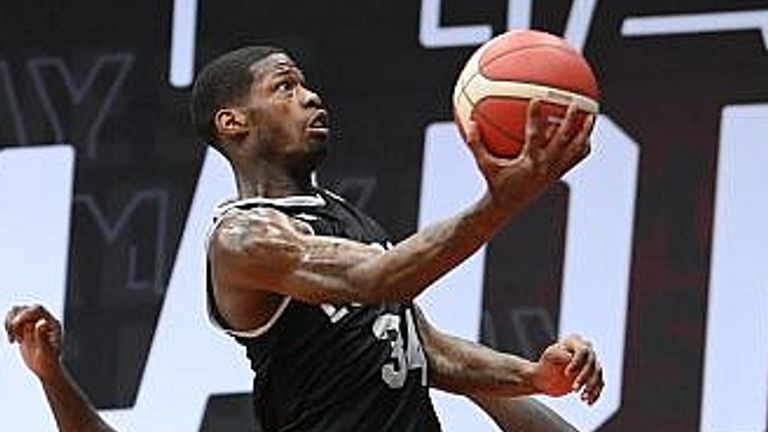 DeAndre Liggins rises to the basket against the Raiders. Image: BBL