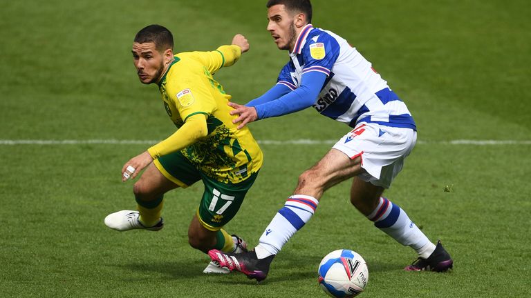 Emi Buendia and Reading&#39;s Dejan Tetek vie for the ball at Carrow Road