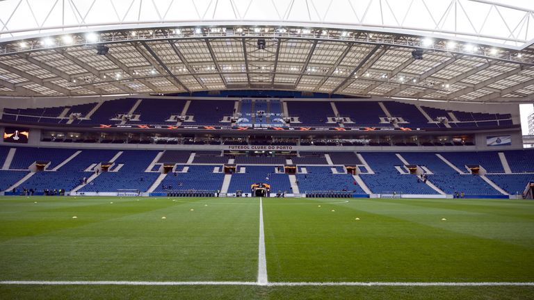 Estadio do Dragao sẽ tổ chức trận chung kết Champions League 2021 (TBC)