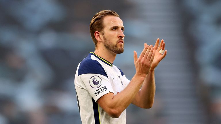 Tottenham Hotspur&#39;s Harry Kane applauds the fans after the final whistle during the Premier League match at the Tottenham Hotspur Stadium, London.