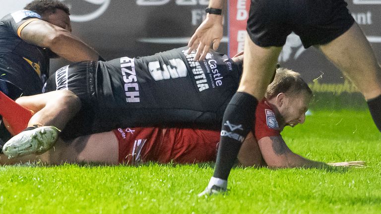 Jordan Abdull scores the game-winning try against Castleford