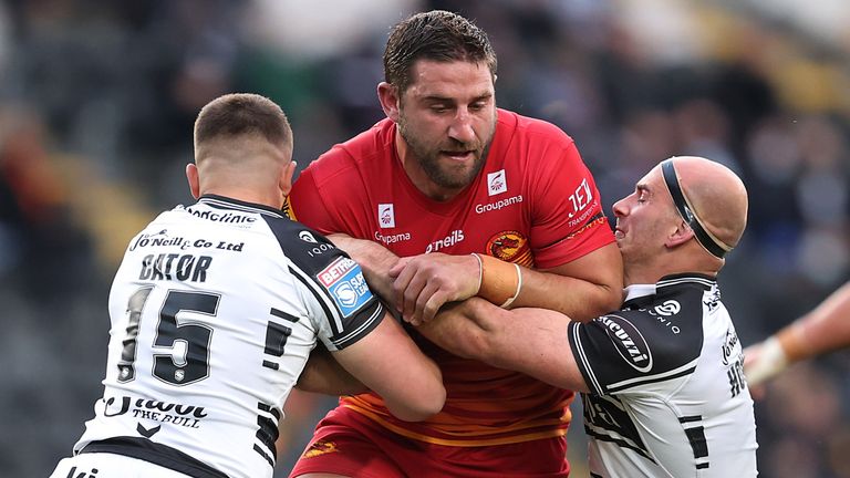 Picture by John Clifton/SWpix.com - 17/05/2021 - Rugby League - Betfred Super League Round 6 - Hull FC v Catalans Dragons - KC Stadium, Kingston upon Hull, England - Catalans Dragons' Julian Bousquet in action with Hull FC's Joe Cator and Danny Houghton