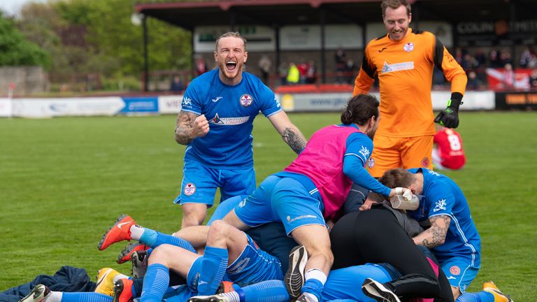 BRECHIN, SCOTLAND - MAY 23: Kelty players celebrate Michael Tidser's late goal to make it 1-0 during a Scottish League Two play-off final second leg between Brechin City and Kelty Hearts at Glebe Park, on May 23, 2021, in Brechin, Scotland (Photo by Craig Foy / SNS Group)