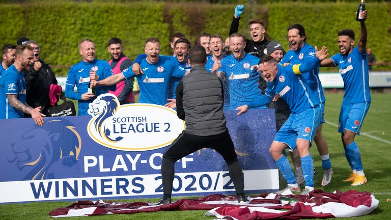 SNS - Kelty Hearts celebrate promotion to League Two