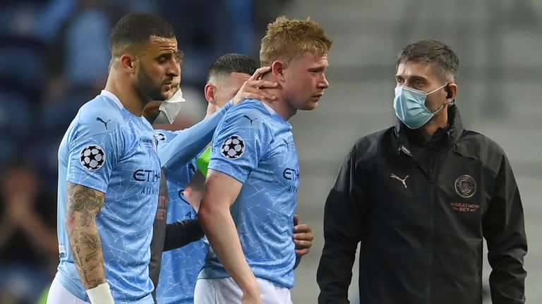 Kevin de Bruyne departs the field after his head injury