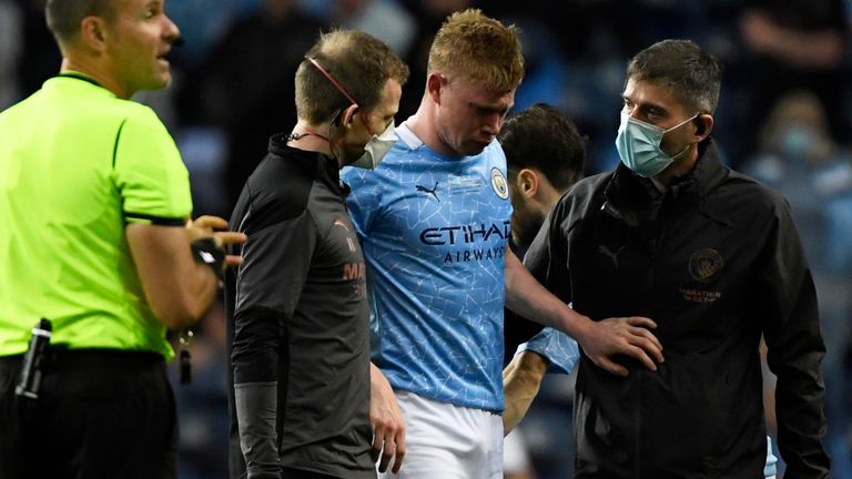 Kevin De Bruyne de Manchester City réagit lors de la finale de la Ligue des Champions match de football entre Manchester City et Chelsea au stade Dragao à Porto, Portugal le samedi 29 mai 2021.